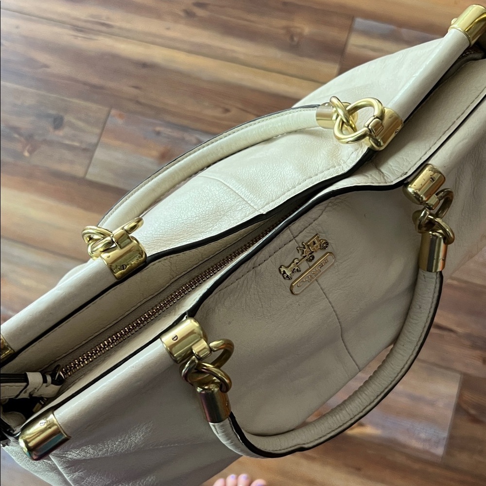 Coach Off White Leather Madison Leather Carrie Handbag - Picture 8 of 17